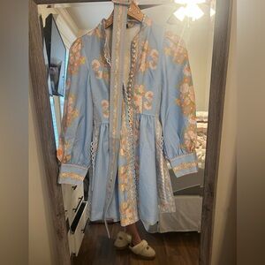 Button up dress size small! Never worn. Belt comes with!